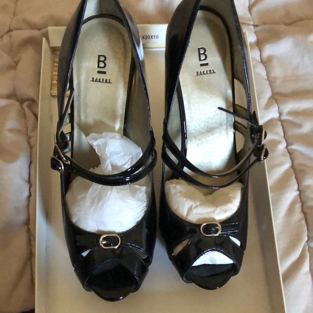 Bakers high heels 8.5 womens leather gloss finish brand new